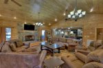 Stanley Creek Lodge: Living Room